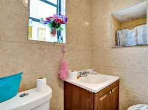 57 NW 68th St, Miami FL 33150