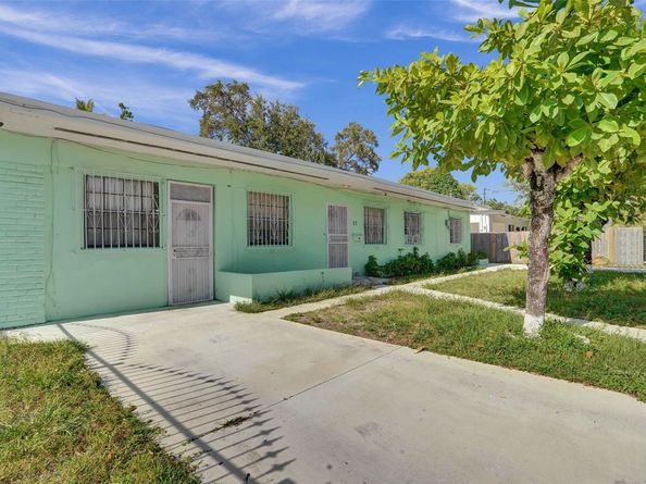 57 NW 68th St, Miami FL 33150