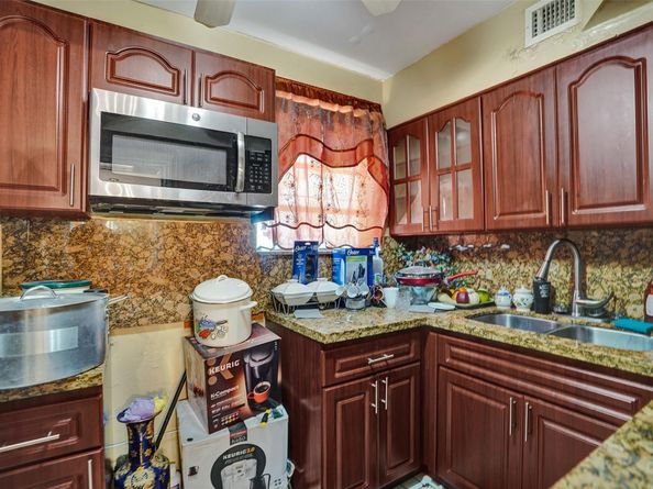 57 NW 68th St, Miami FL 33150