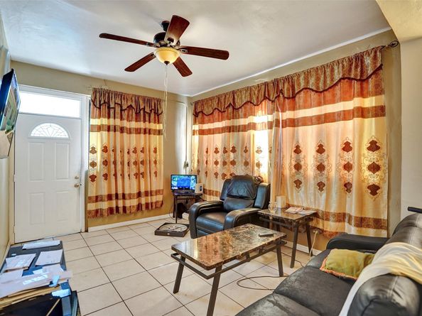 57 NW 68th St, Miami FL 33150