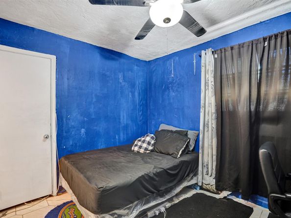57 NW 68th St, Miami FL 33150