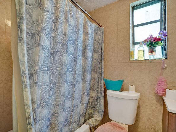57 NW 68th St, Miami FL 33150