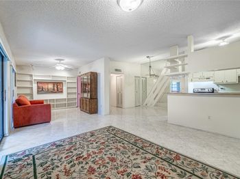 7612 Ashmont Cir