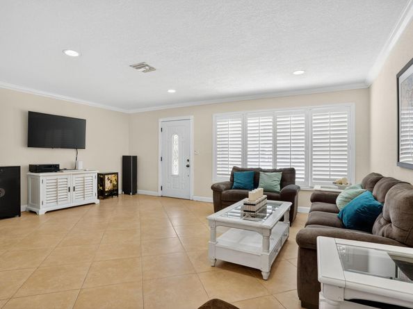 1007 SE 6th St, Deerfield Beach FL 33441