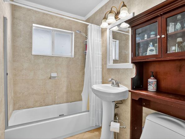 1007 SE 6th St, Deerfield Beach FL 33441