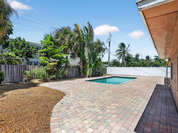 1007 SE 6th St, Deerfield Beach FL 33441