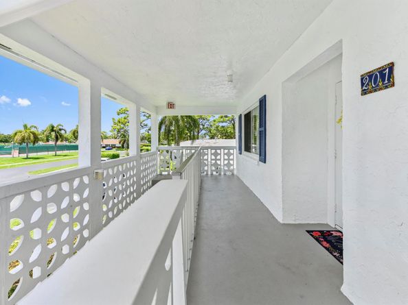 5113 Poppy Place 201, Delray Beach FL 33484