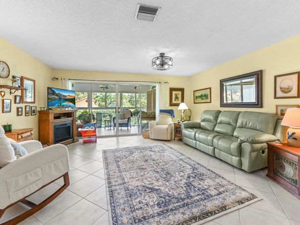 5113 Poppy Place 201, Delray Beach FL 33484