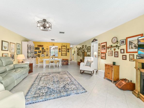 5113 Poppy Place 201, Delray Beach FL 33484
