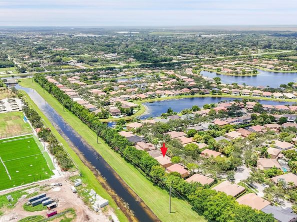 4100 E Gardenia Ave, Weston FL 33332