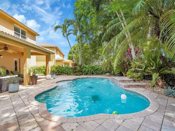 4100 E Gardenia Ave, Weston FL 33332