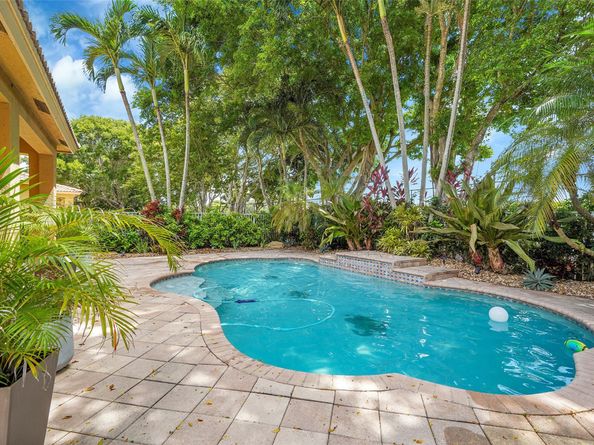 4100 E Gardenia Ave, Weston FL 33332