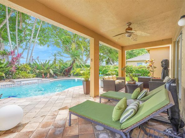 4100 E Gardenia Ave, Weston FL 33332