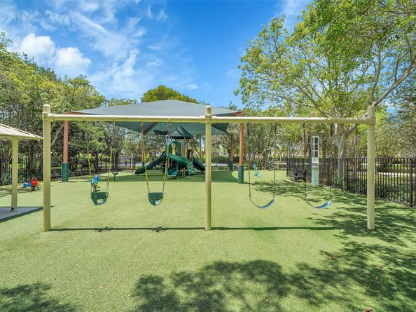 4100 E Gardenia Ave, Weston FL 33332