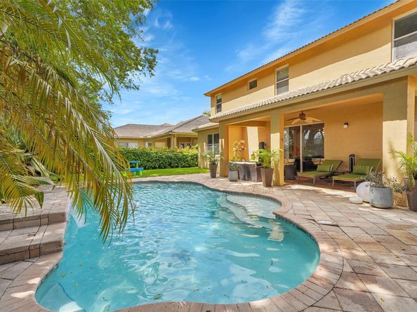 4100 E Gardenia Ave, Weston FL 33332