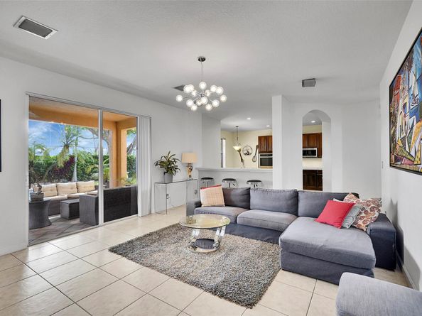 4100 E Gardenia Ave, Weston FL 33332