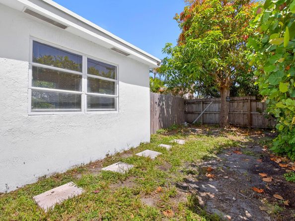 5423 Garden Avenue, West Palm Beach FL 33405