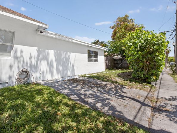 5423 Garden Avenue, West Palm Beach FL 33405