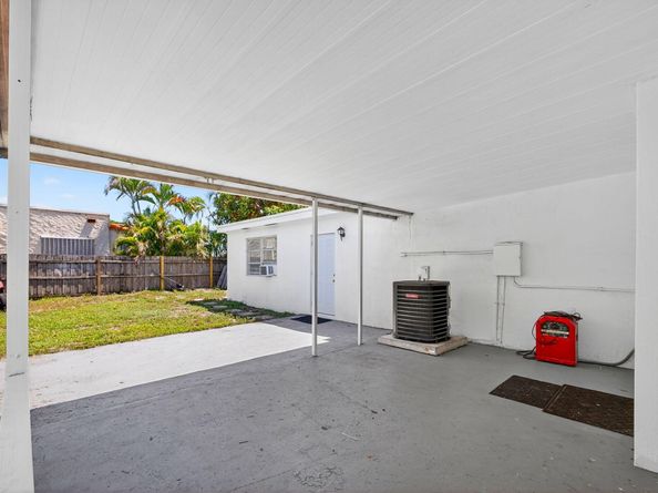 5423 Garden Avenue, West Palm Beach FL 33405