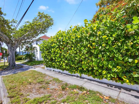 5423 Garden Avenue, West Palm Beach FL 33405
