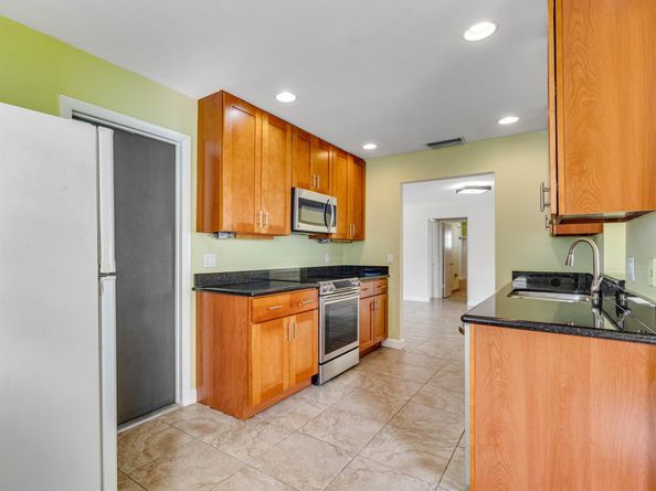 2016 SW Golf Lane, Boynton Beach FL 33426