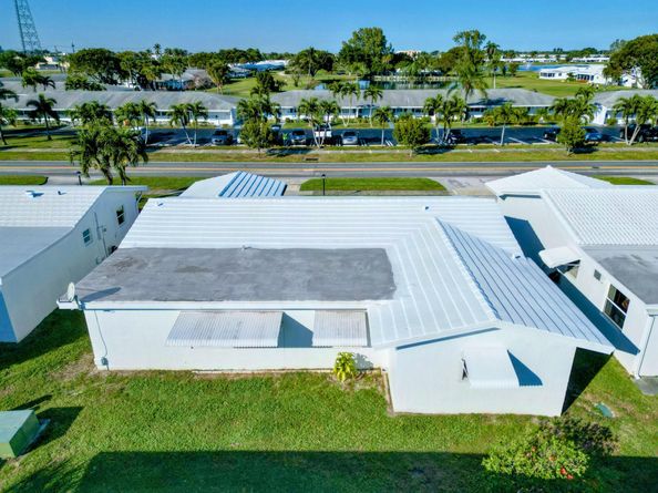 2016 SW Golf Lane, Boynton Beach FL 33426