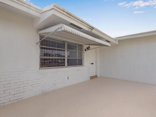 2016 SW Golf Lane, Boynton Beach FL 33426