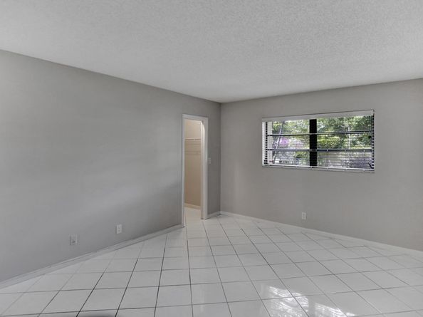 1821 NE 40th Ct 307, Pompano Beach FL 33064