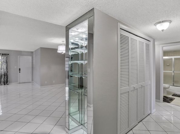 1821 NE 40th Ct 307, Pompano Beach FL 33064