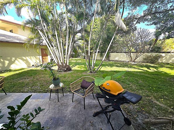 1821 NE 40th Ct 307, Pompano Beach FL 33064