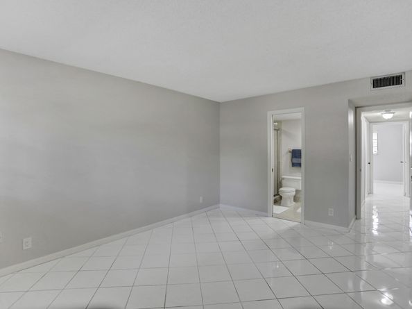 1821 NE 40th Ct 307, Pompano Beach FL 33064