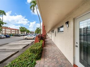 9523 S Hollybrook Lake Dr 102, Pembroke Pines FL 33025
