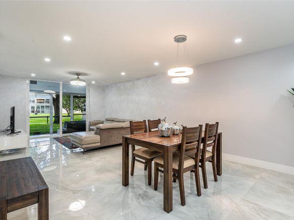 9523 S Hollybrook Lake Dr 102, Pembroke Pines FL 33025
