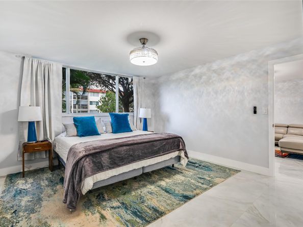 9523 S Hollybrook Lake Dr 102, Pembroke Pines FL 33025