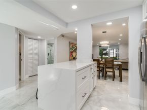 9523 S Hollybrook Lake Dr 102, Pembroke Pines FL 33025