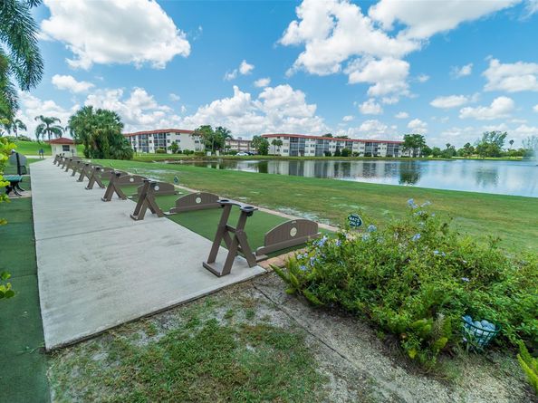 9523 S Hollybrook Lake Dr 102, Pembroke Pines FL 33025
