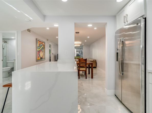 9523 S Hollybrook Lake Dr 102, Pembroke Pines FL 33025