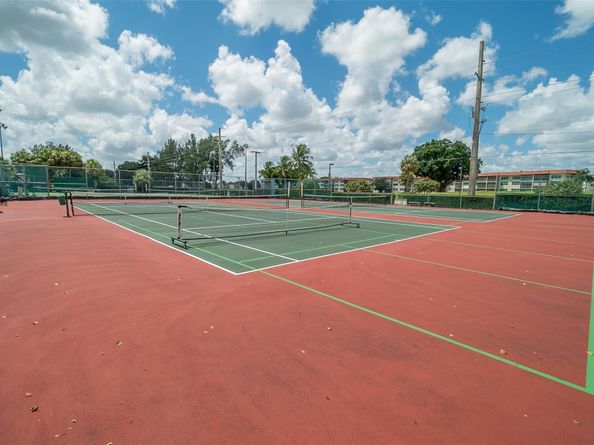 9523 S Hollybrook Lake Dr 102, Pembroke Pines FL 33025