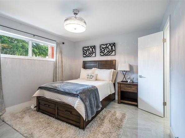 9523 S Hollybrook Lake Dr 102, Pembroke Pines FL 33025