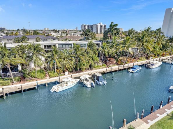 3051 NE 48th St 509, Fort Lauderdale FL 33308