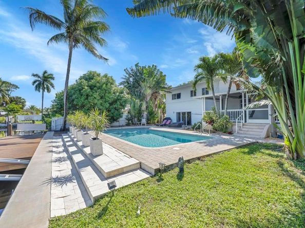 1771 NE 35th St, Oakland Park FL 33334