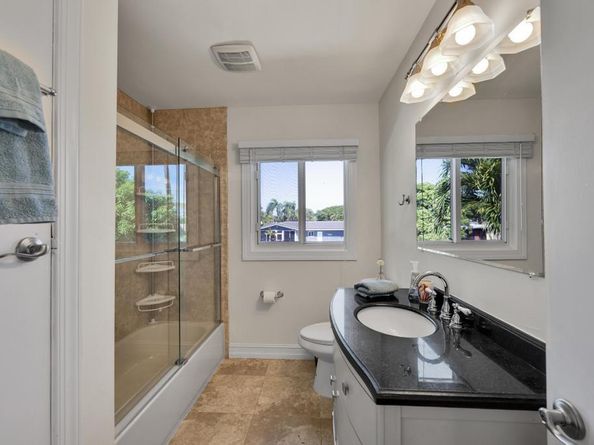 1771 NE 35th St, Oakland Park FL 33334