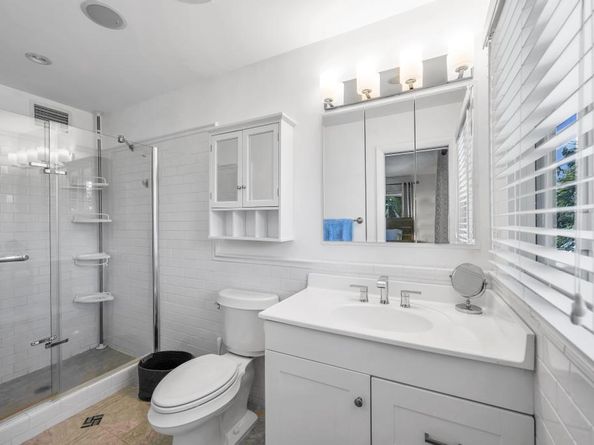 1771 NE 35th St, Oakland Park FL 33334