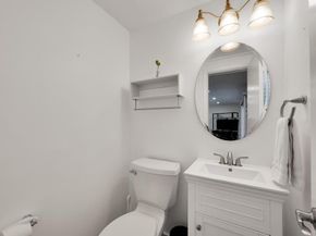 1771 NE 35th St, Oakland Park FL 33334