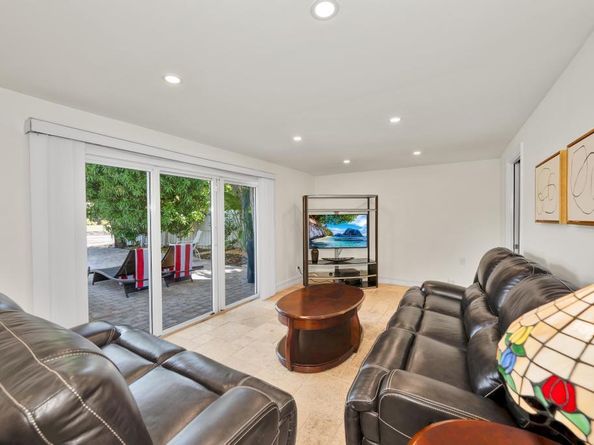 1771 NE 35th St, Oakland Park FL 33334