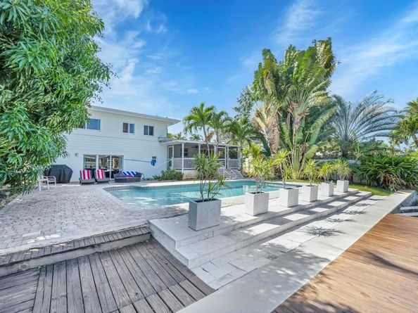 1771 NE 35th St, Oakland Park FL 33334