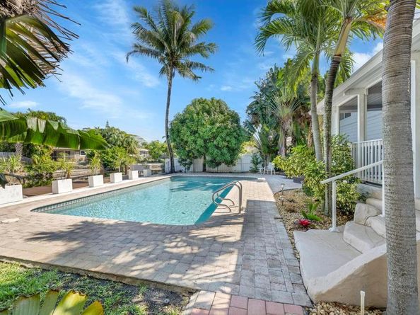 1771 NE 35th St, Oakland Park FL 33334
