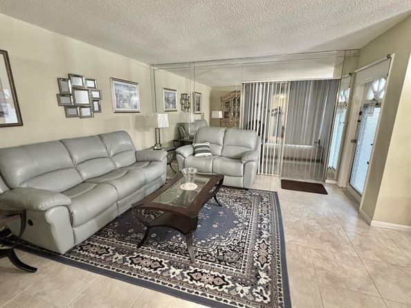 160 Plymouth V, West Palm Beach FL 33417