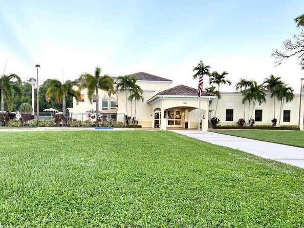 160 Plymouth V, West Palm Beach FL 33417