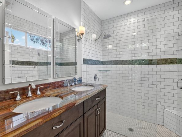 216 SE 10th St, Fort Lauderdale FL 33316